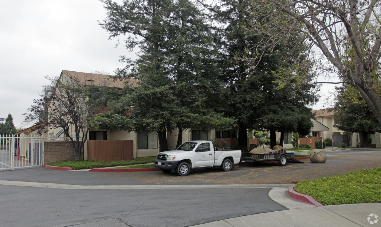 Primary Photo - Fern Apartments