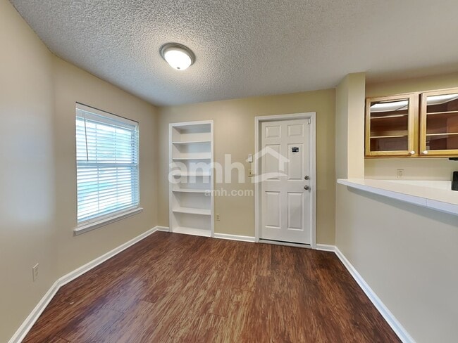 Foto del edificio - 325 Willow Green Dr
