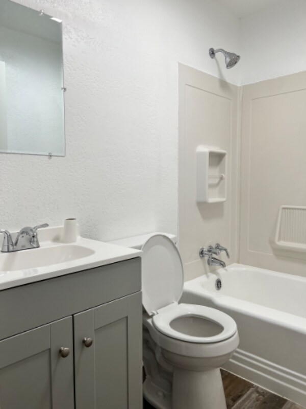 Building Photo - 554 Small St