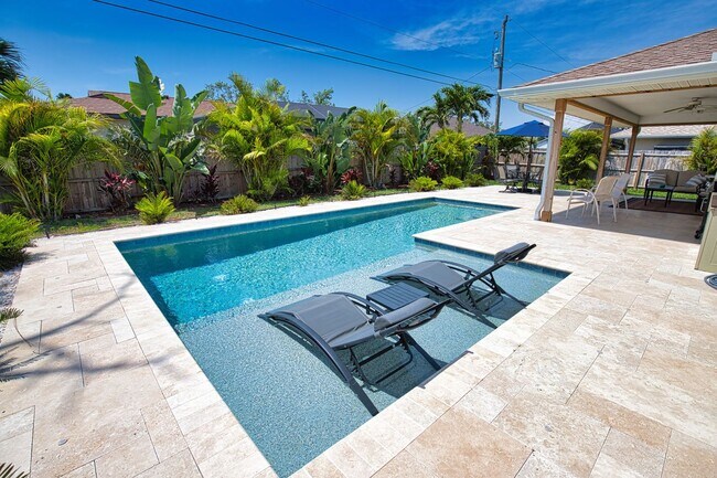 Foto del edificio - Annual Optional Furnished 2 Bedroom 2 Bath...