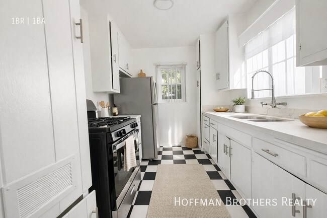 Foto del edificio - 5318 Radford Ave