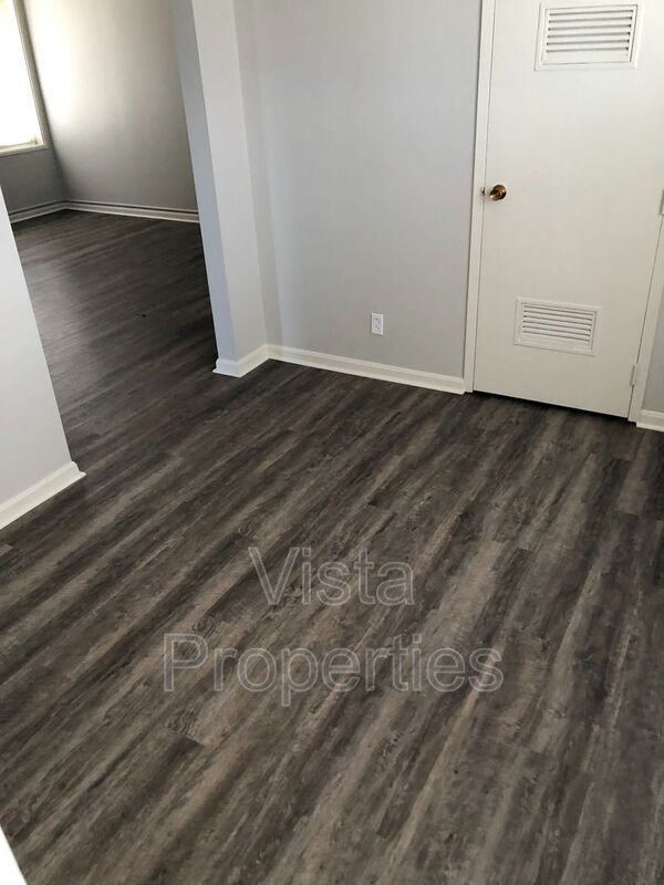Building Photo - 1808 La Salle Pl