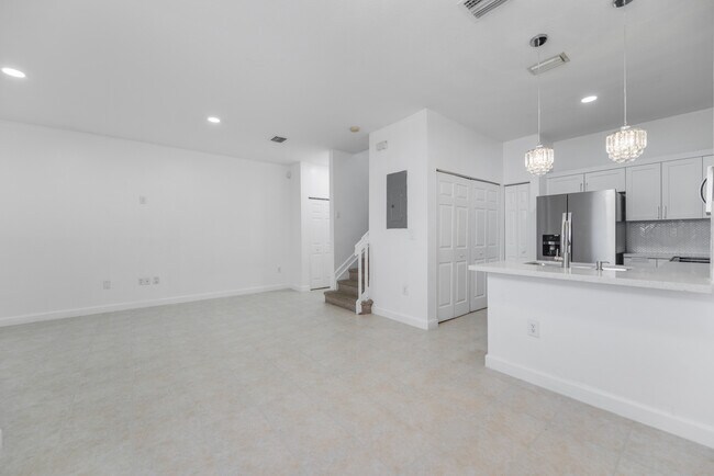 Building Photo - 3621 NW 29th Ct