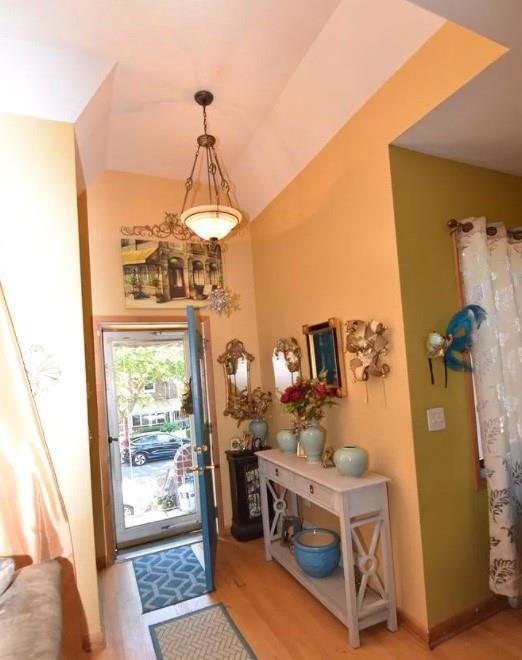 Foto del edificio - 2453 Stuart St