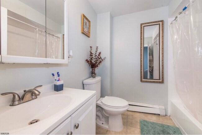 Half bathroom - 937 S 2nd St