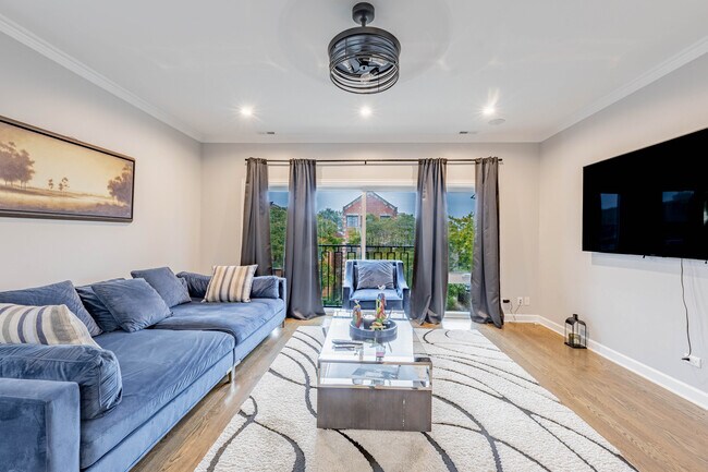 Building Photo - 4634 S Langley Ave