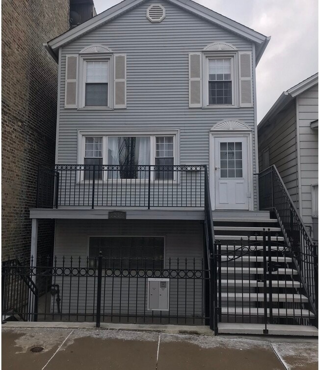 1217 W Grand Ave