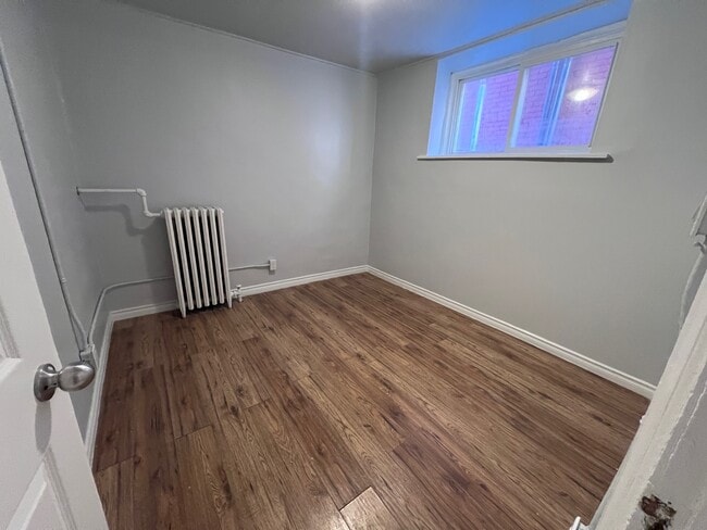 Building Photo - 959 Main St E