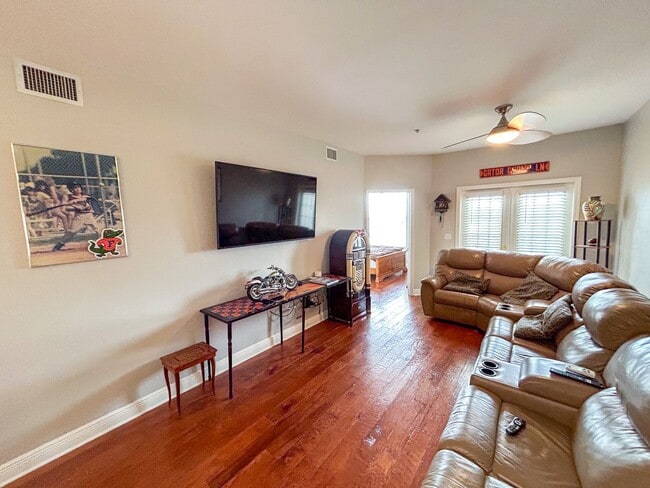 Building Photo - Union Street Station #324