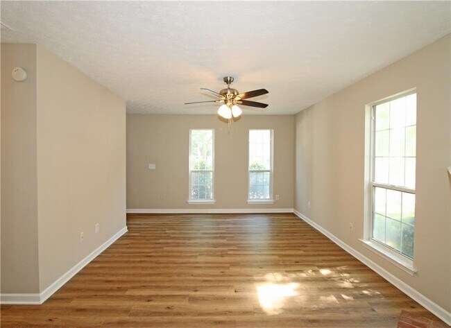 Foto del edificio - 1334 Ambercrest Way
