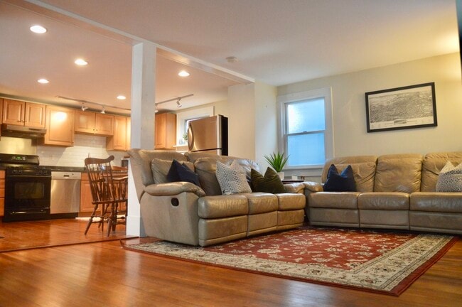 Building Photo - 56 Ash St