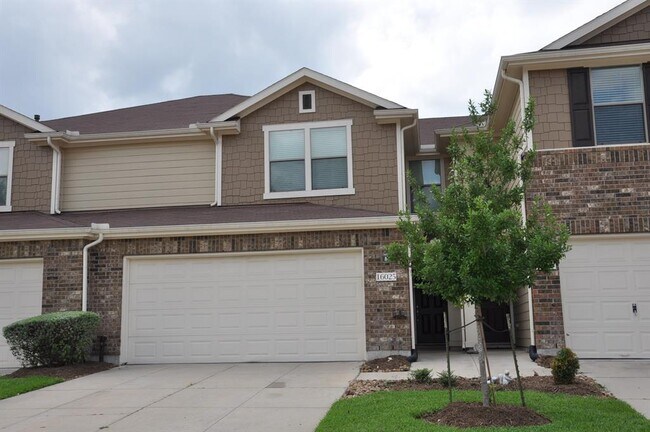 Building Photo - 16025 Summerville Lake Dr