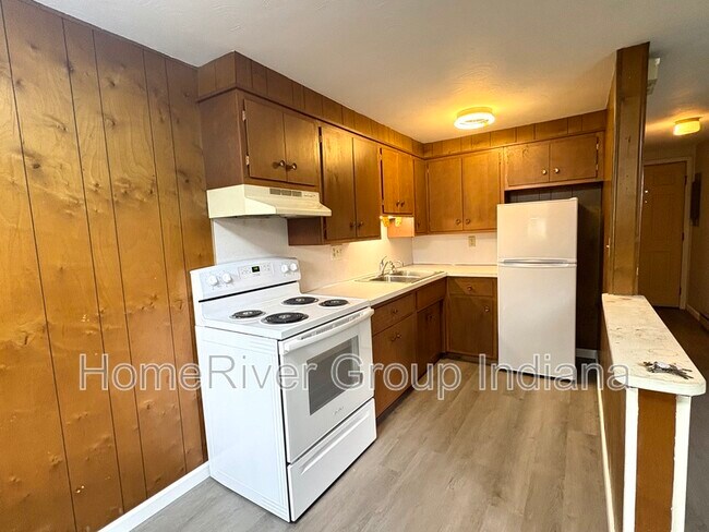 Foto del edificio - 122 Maple Ln