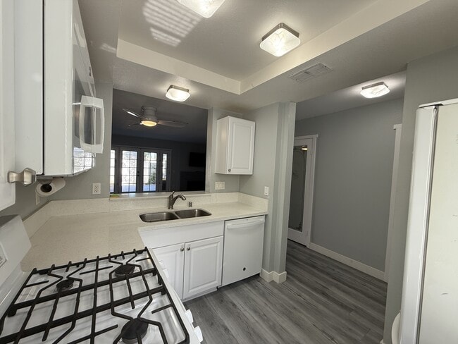 Building Photo - 8731 Pine Crest Pl