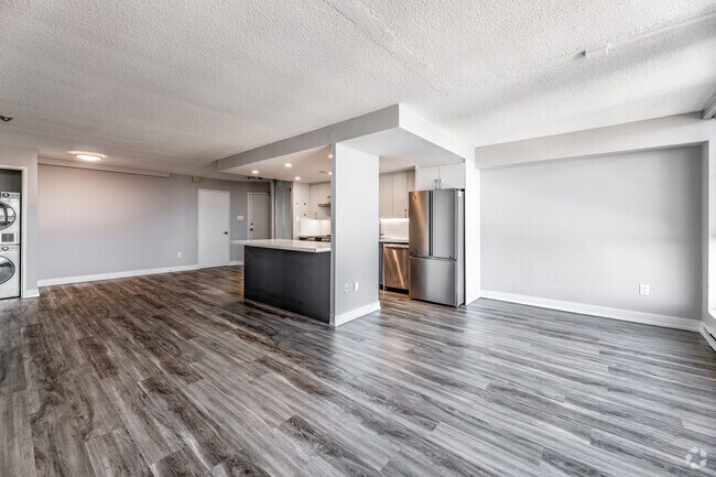 2 chambres, 1 salle de bain - 1 078 pi² - Salon/cuisine - Waterford Tower