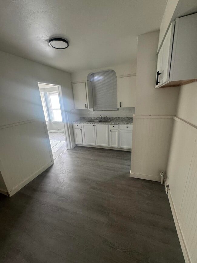 Foto del edificio - 10713 Beaconsfield St