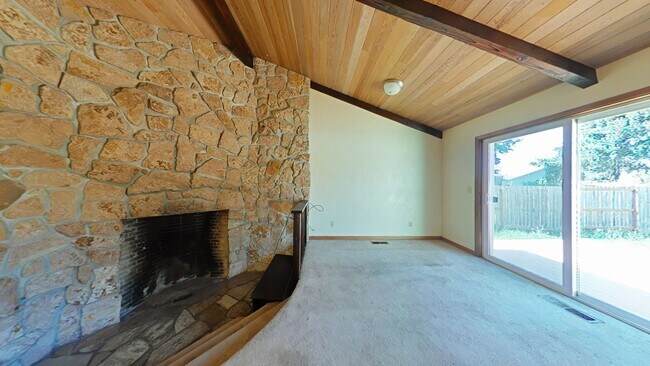 Building Photo - 4 Bedroom House ~ Albany