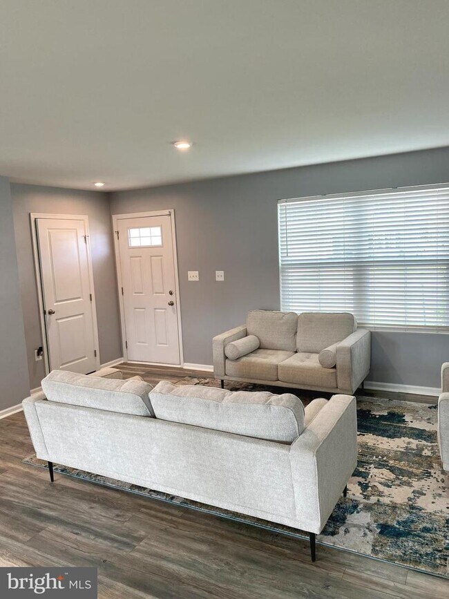 Foto del edificio - 7082 Wise Ln