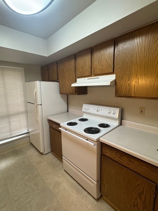 Building Photo - Spacious 2-Bedroom, 1.5-Bath Condo in Bear...
