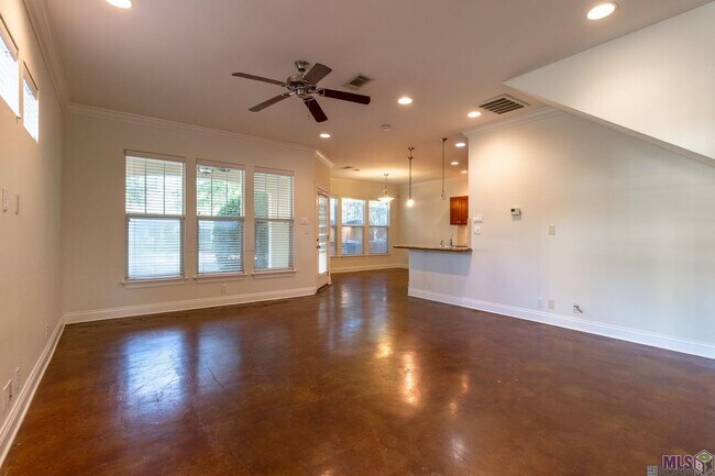Foto del edificio - 8000 Stonelake Ave