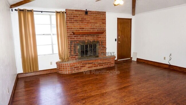 Foto del edificio - 5301 Capulin Ln