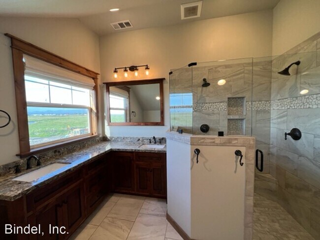 Building Photo - 4 br, 2 bath House - 4150 Old Samoa RD
