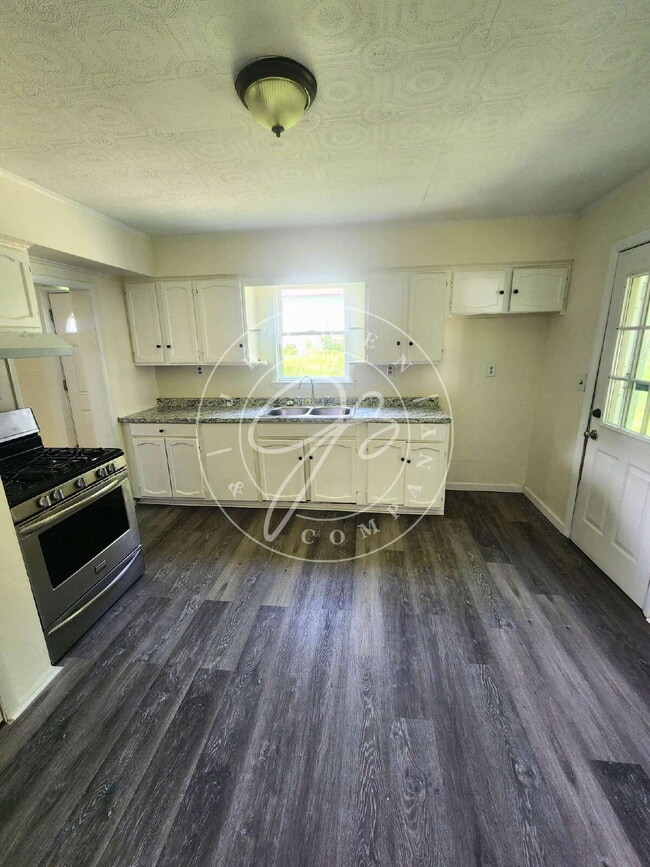 Foto del edificio - Spacious 2 Bed Home Minutes from Downtown Toledo