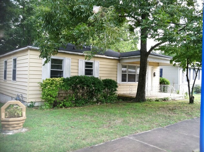 Building Photo - 705 Jackson Blvd