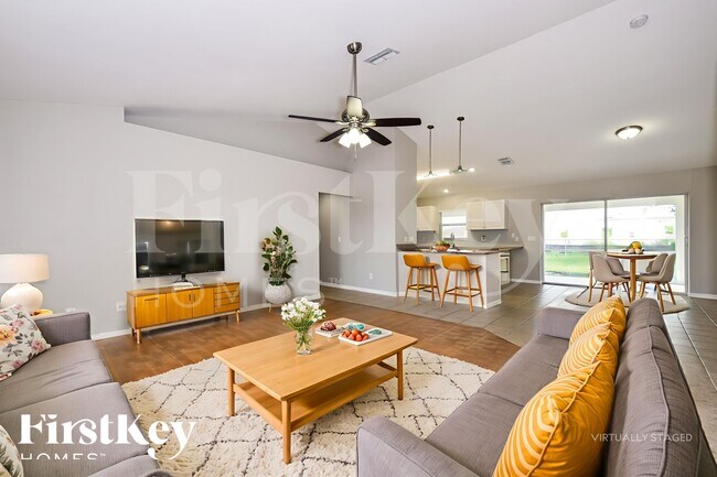 Foto del edificio - 817 NE 9th St