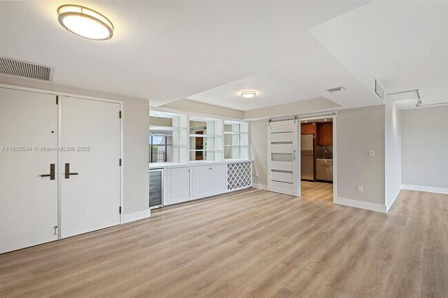 Building Photo - 1 Grove Isle Dr