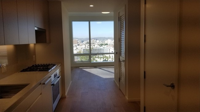 Photo - 877 Francisco St Townhome