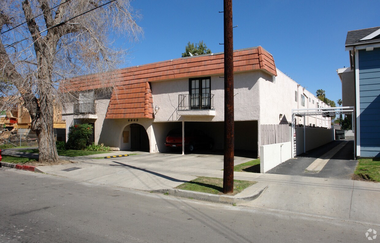Building Photo - 6640 Sylmar Ave