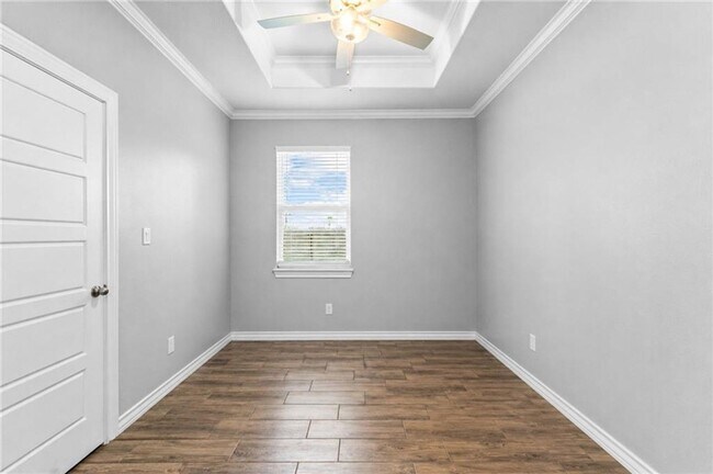 Building Photo - Spacious 4 or 5 Bedroom Home for Rent | Desirable Southside Location