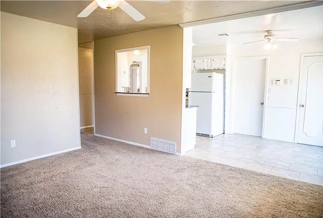 Foto del edificio - Charming 3-Bedroom / 2-Bathroom Home Next to Ray Trent Park!