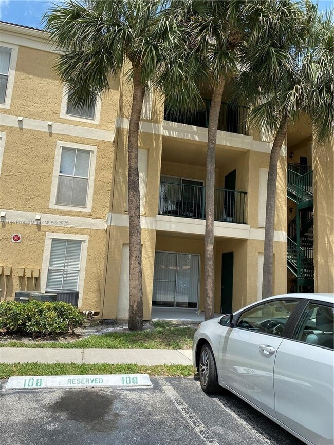 Foto del edificio - 977 Riverside Dr