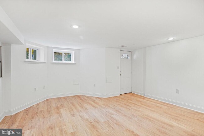 Building Photo - 3538 10th St NW