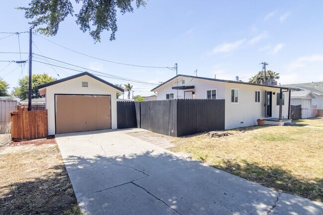 Foto del edificio - 2936-2966 Sherwin Ave
