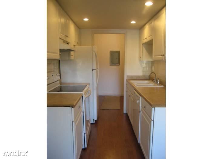 Primary Photo - 2 br, 1.5 bath Condo - 5565 E Evergreen Blvd
