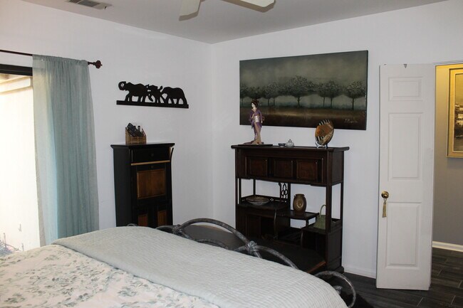 Building Photo - 13 Spindle Ln