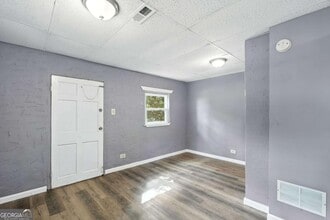 Building Photo - 1527 Langston Ave SW