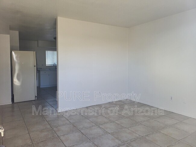 Building Photo - 533 S Olive
