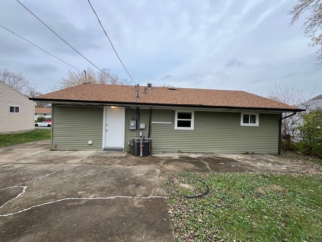Building Photo - 4914 Gardendale Ave