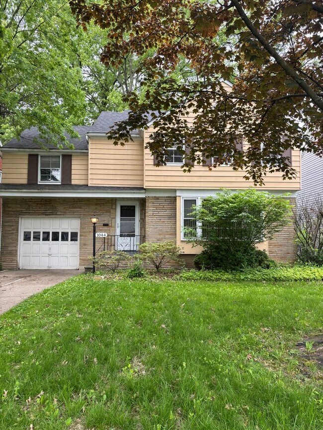 Foto del edificio - Charming 3 beds 1.5 baths in South Euclid!