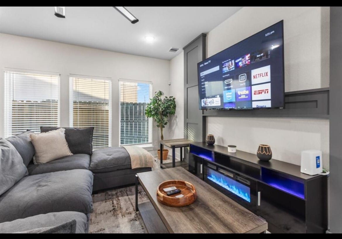 Foto principal - 4681 Bellfort Ave