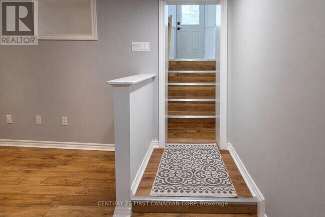 Building Photo - 568 Creston Ave