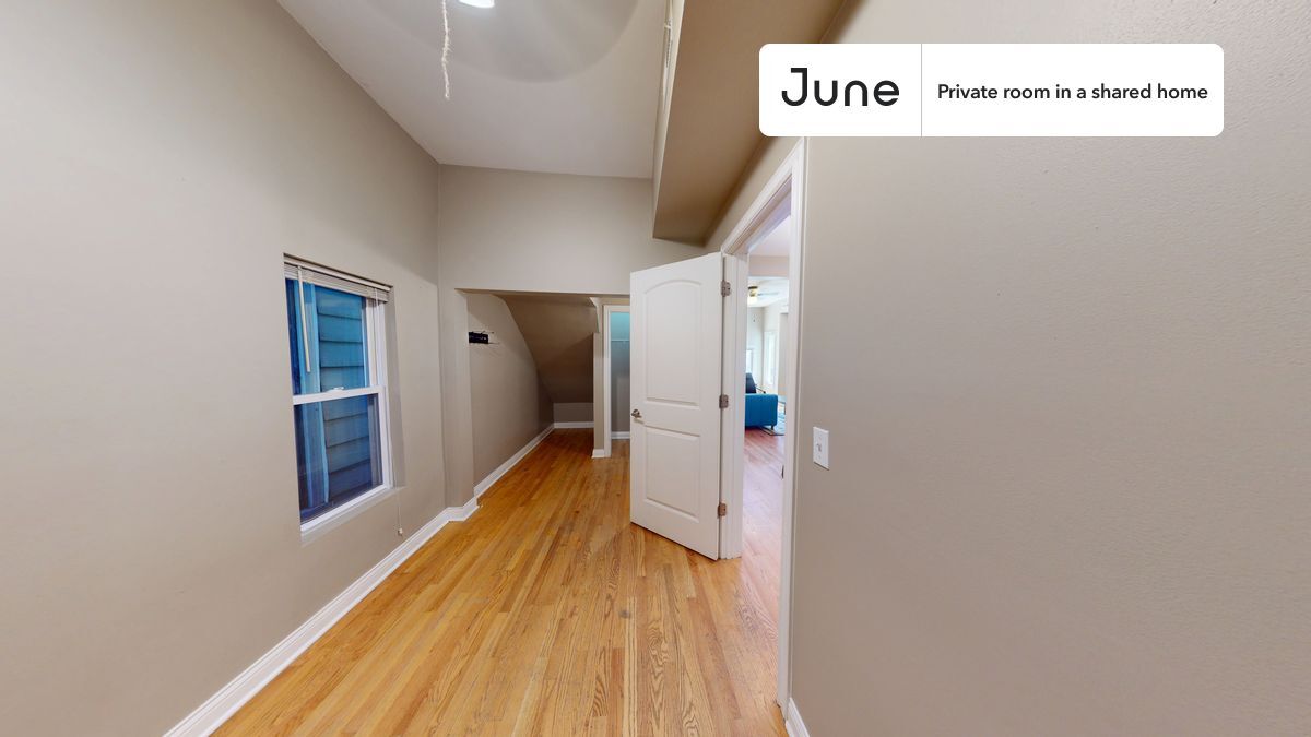 Primary Photo - Private bedroom in 3 bed/1 bath Home