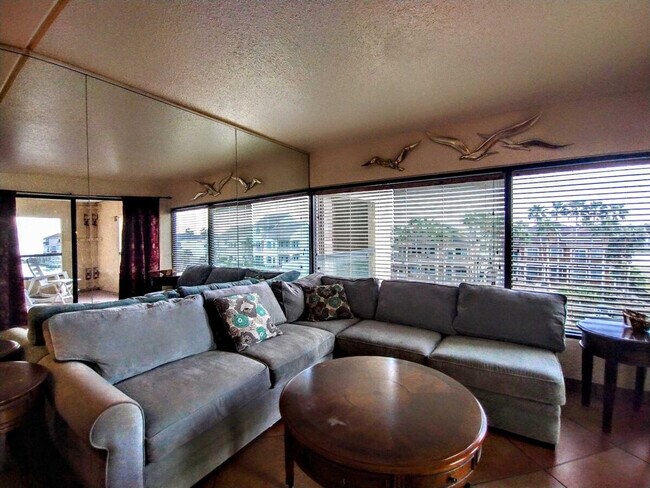 Foto del edificio - 6403 Padre Blvd