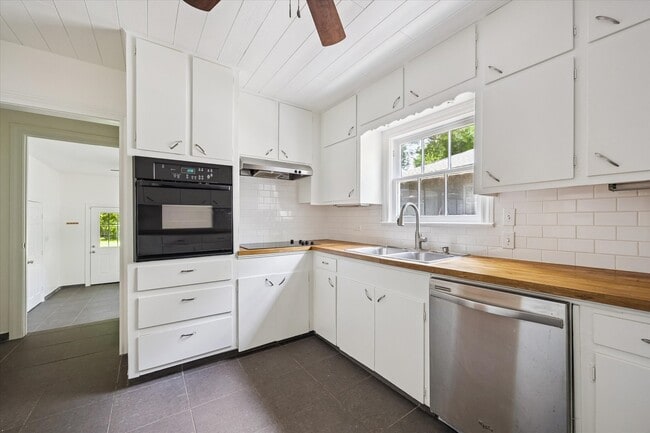 Foto del edificio - 326 W 22nd St