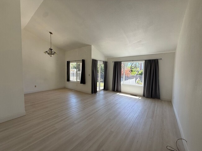 Foto del edificio - 3537 Augusta Ct