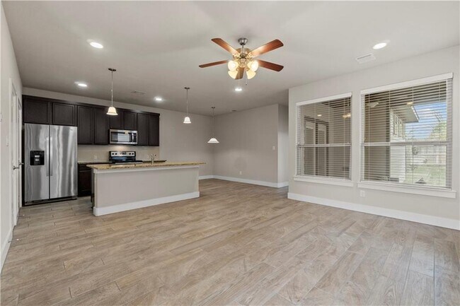 Foto del edificio - 362 Madison Oaks Ave